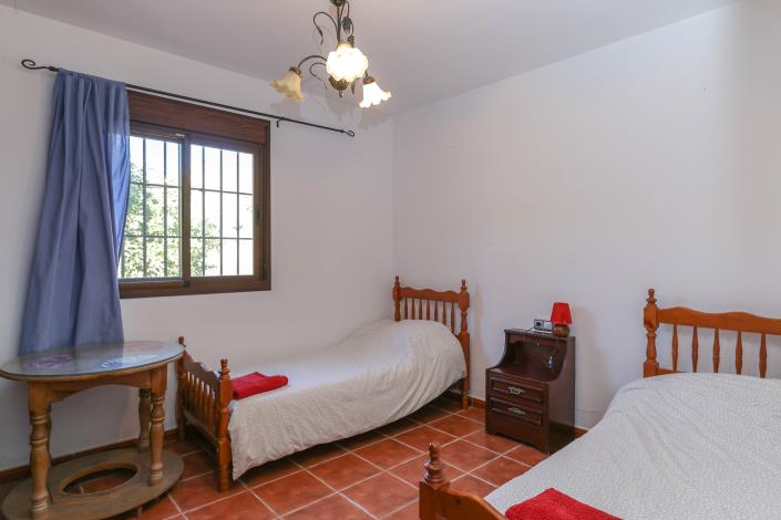 Image No.15-3 Bed Country House for sale