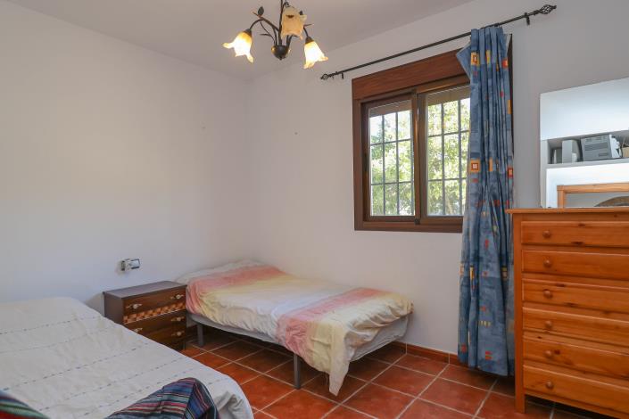 Image No.17-3 Bed Country House for sale