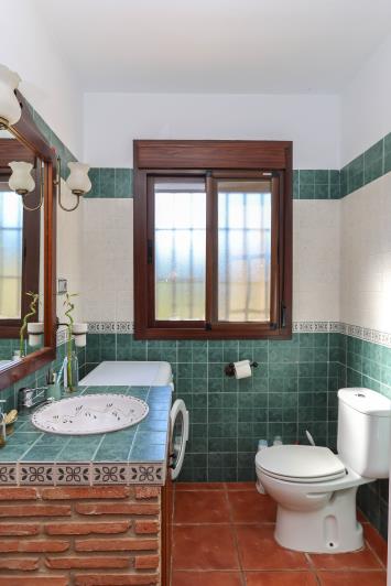 Image No.18-3 Bed Country House for sale