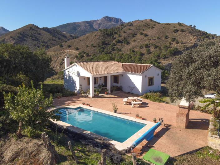 Image No.20-3 Bed Country House for sale