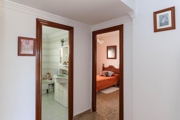 Image No.17-4 Bed Townhouse for sale