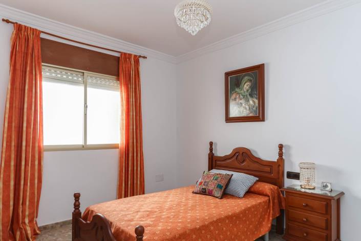 Image No.18-4 Bed Townhouse for sale