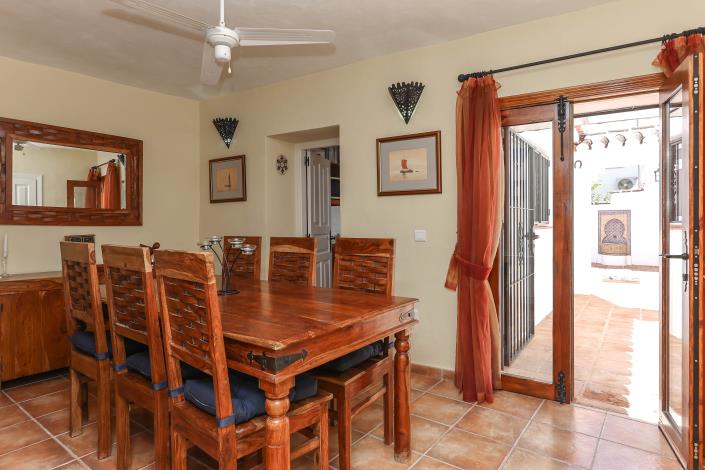 Image No.14-3 Bed Townhouse for sale