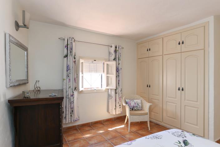 Image No.26-3 Bed Townhouse for sale