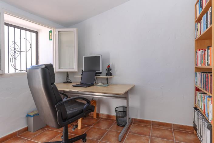 Image No.30-3 Bed Townhouse for sale