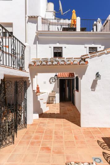 Image No.42-3 Bed Townhouse for sale