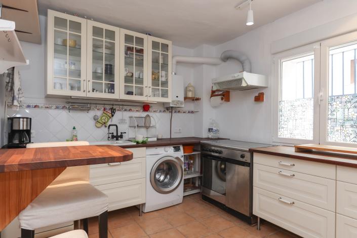 Image No.19-6 Bed Townhouse for sale