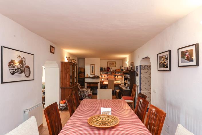 Image No.9-6 Bed Townhouse for sale