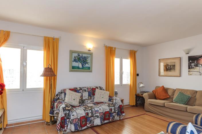 Image No.11-6 Bed Townhouse for sale