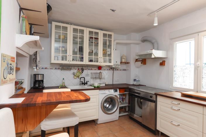 Image No.18-6 Bed Townhouse for sale