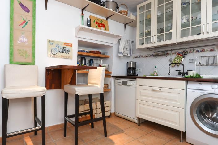 Image No.21-6 Bed Townhouse for sale