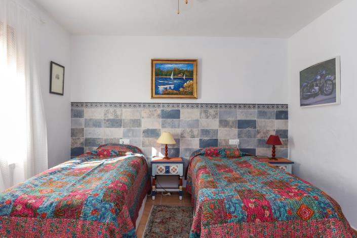 Image No.40-6 Bed Townhouse for sale