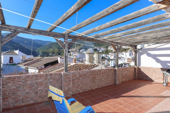 Image No.48-6 Bed Townhouse for sale