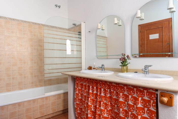 Image No.60-6 Bed Townhouse for sale