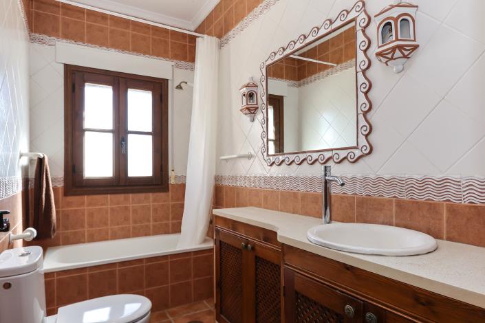 Image No.23-4 Bed Villa / Detached for sale