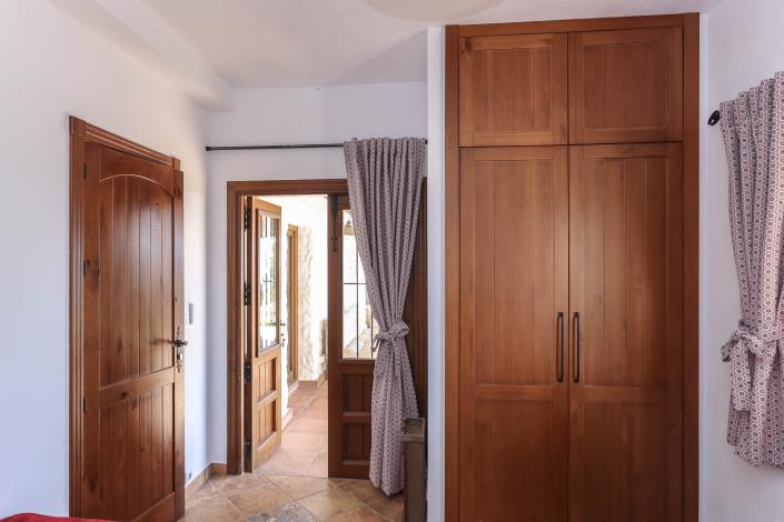 Image No.43-4 Bed Villa / Detached for sale