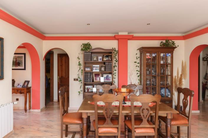 Image No.12-6 Bed Villa / Detached for sale