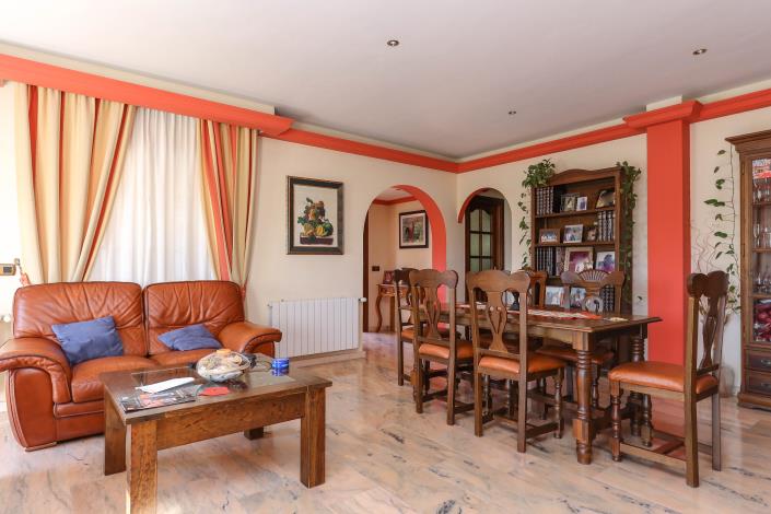 Image No.13-6 Bed Villa / Detached for sale