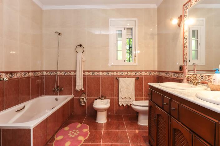 Image No.25-6 Bed Villa / Detached for sale