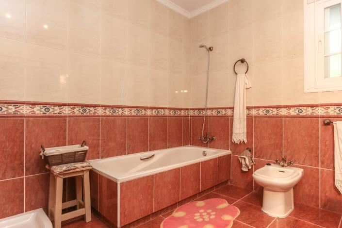 Image No.27-6 Bed Villa / Detached for sale