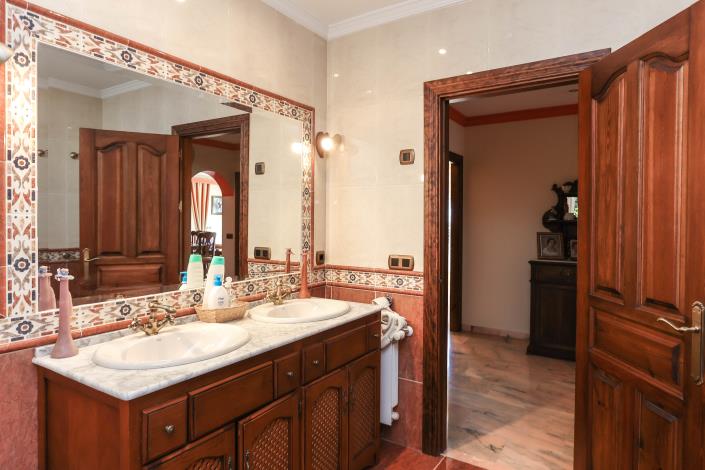 Image No.26-6 Bed Villa / Detached for sale