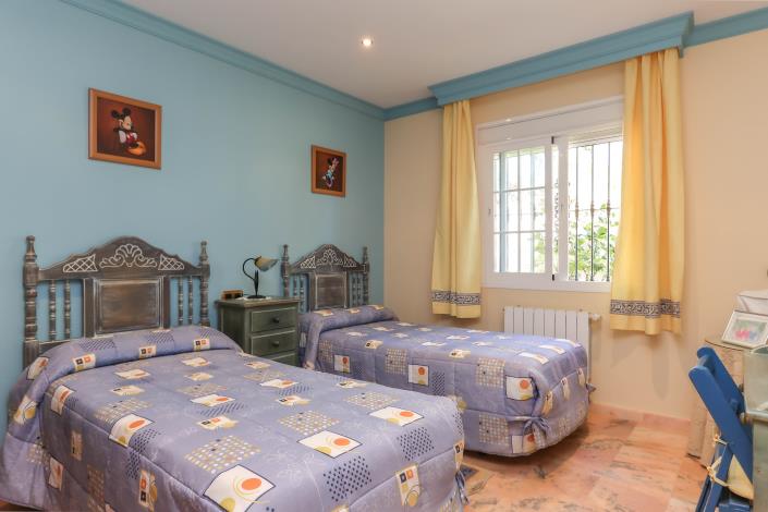 Image No.28-6 Bed Villa / Detached for sale