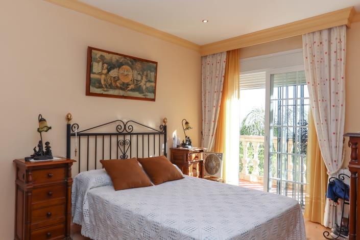 Image No.30-6 Bed Villa / Detached for sale