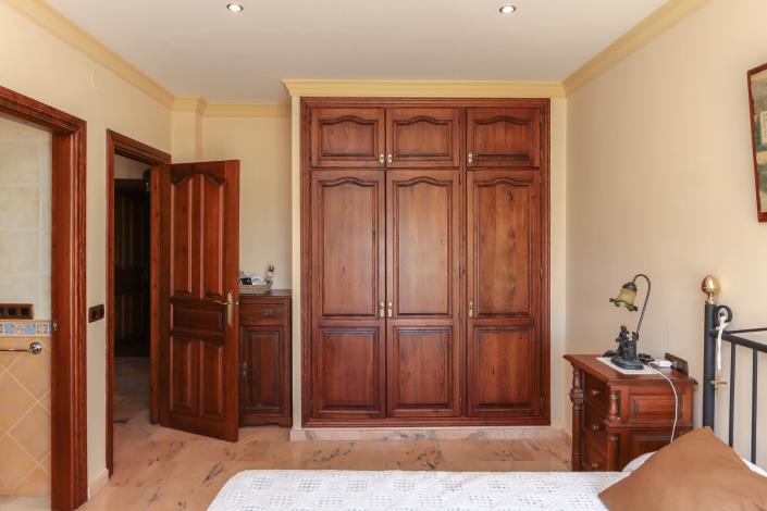 Image No.32-6 Bed Villa / Detached for sale