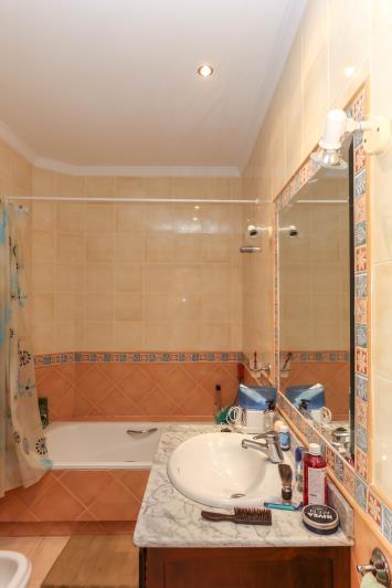 Image No.34-6 Bed Villa / Detached for sale