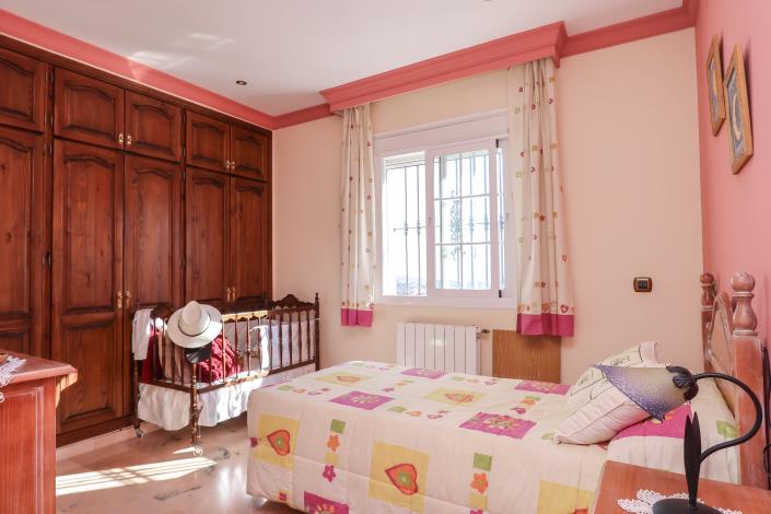 Image No.36-6 Bed Villa / Detached for sale