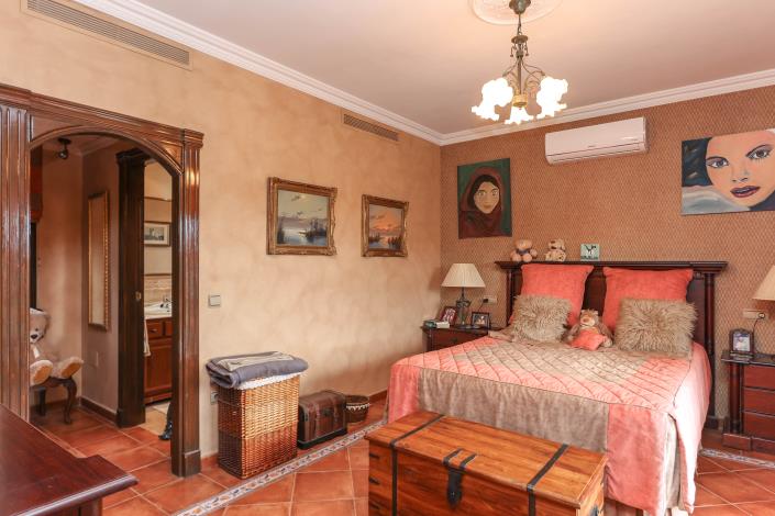 Image No.24-5 Bed Villa / Detached for sale