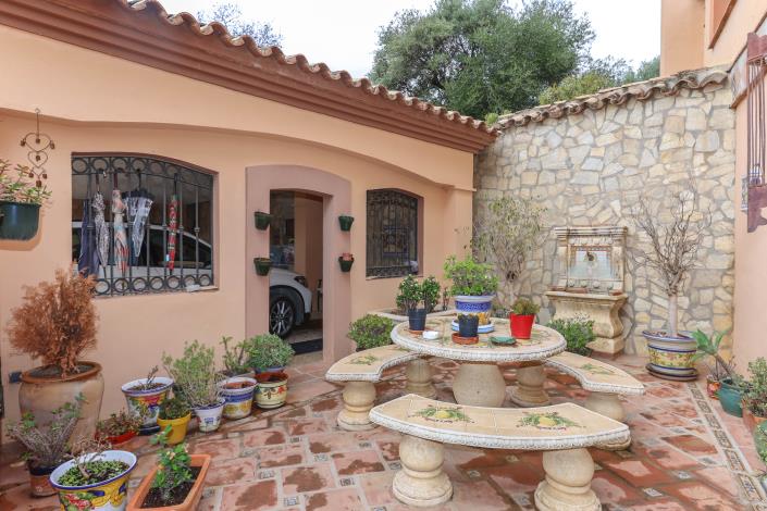 Image No.45-5 Bed Villa / Detached for sale