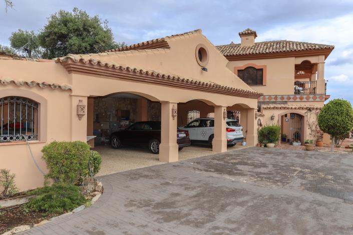 Image No.55-5 Bed Villa / Detached for sale