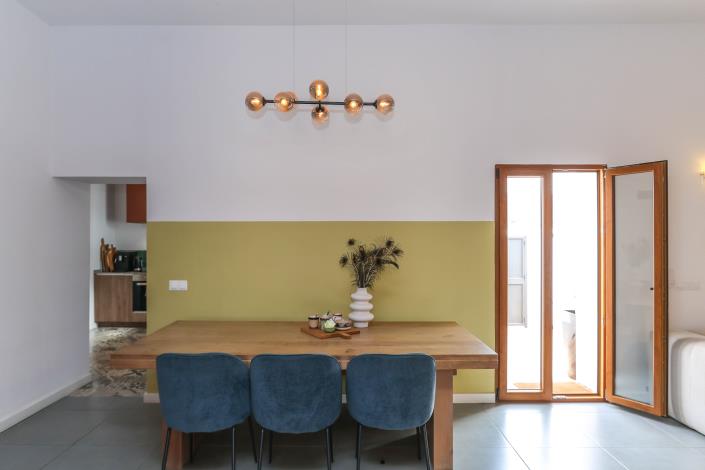 Image No.9-8 Bed Hotel for sale