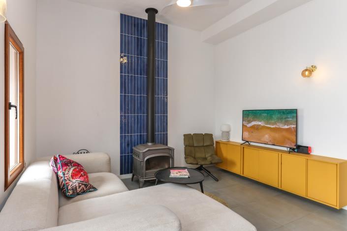 Image No.11-8 Bed Hotel for sale