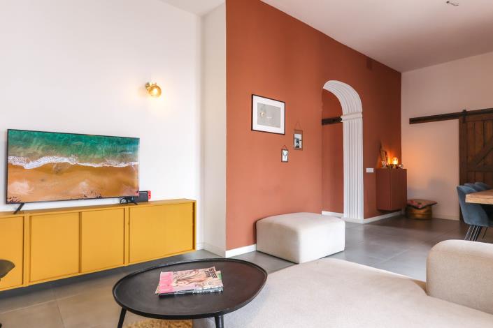 Image No.16-8 Bed Hotel for sale