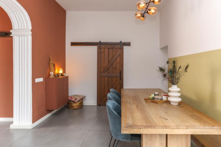 Image No.17-8 Bed Hotel for sale