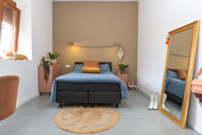 Image No.23-8 Bed Hotel for sale