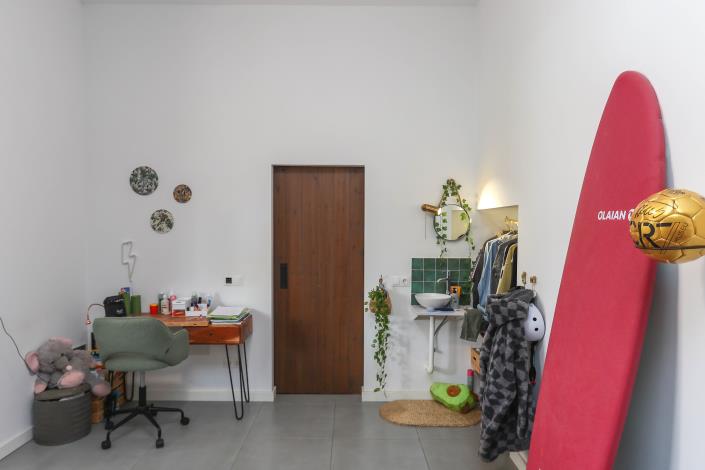 Image No.27-8 Bed Hotel for sale