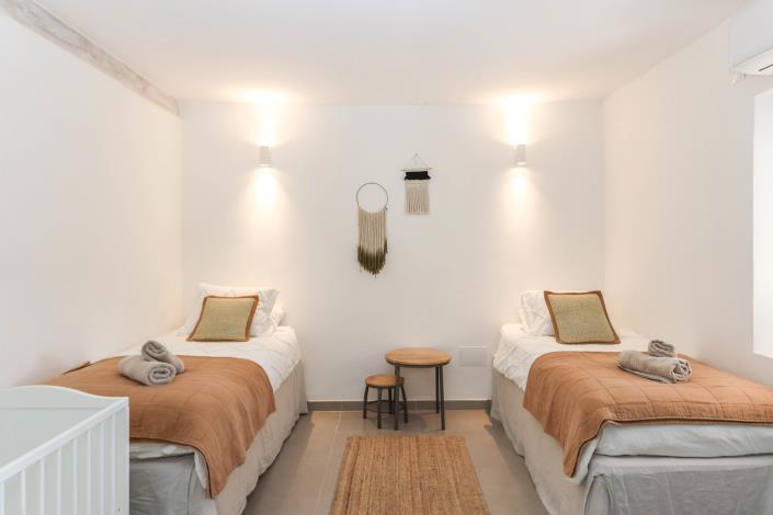 Image No.42-8 Bed Hotel for sale