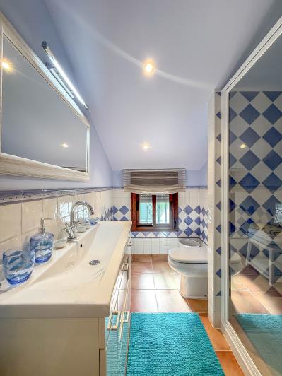 Image No.20-4 Bed Villa / Detached for sale