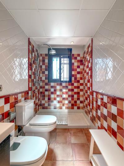 Image No.28-4 Bed Villa / Detached for sale