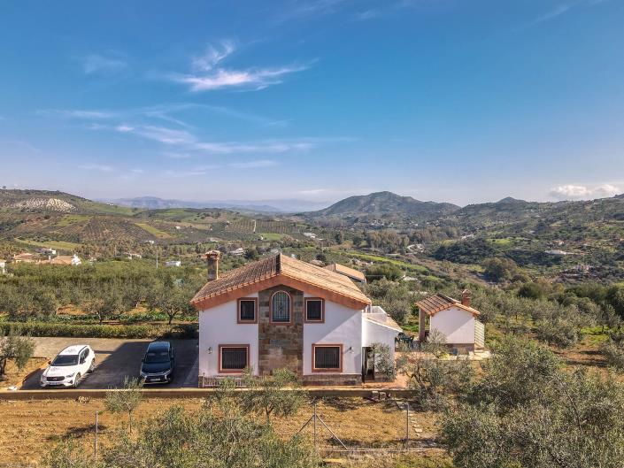 Image No.39-4 Bed Villa / Detached for sale