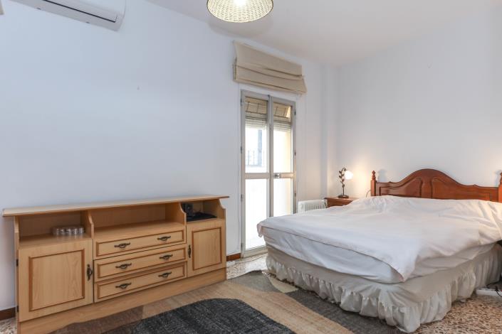 Image No.15-4 Bed Townhouse for sale