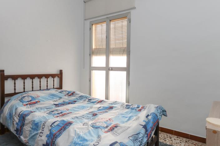 Image No.18-4 Bed Townhouse for sale