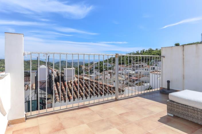 Image No.21-3 Bed Townhouse for sale