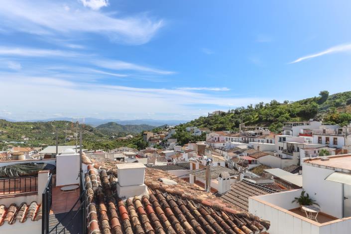 Image No.22-3 Bed Townhouse for sale