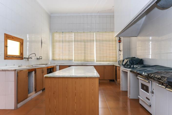 Image No.5-26 Bed Commercial for sale