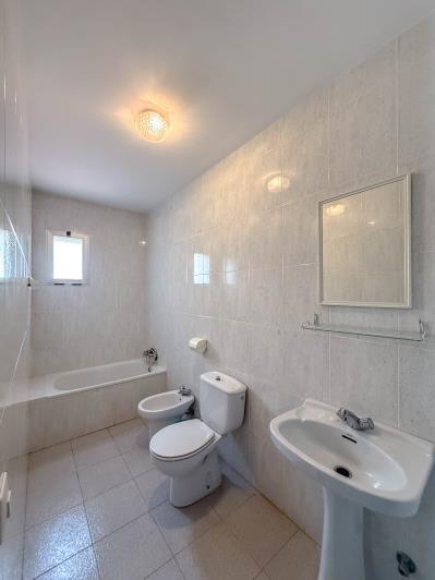 Image No.12-26 Bed Commercial for sale