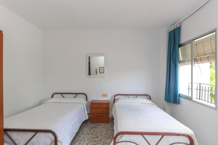 Image No.15-26 Bed Commercial for sale